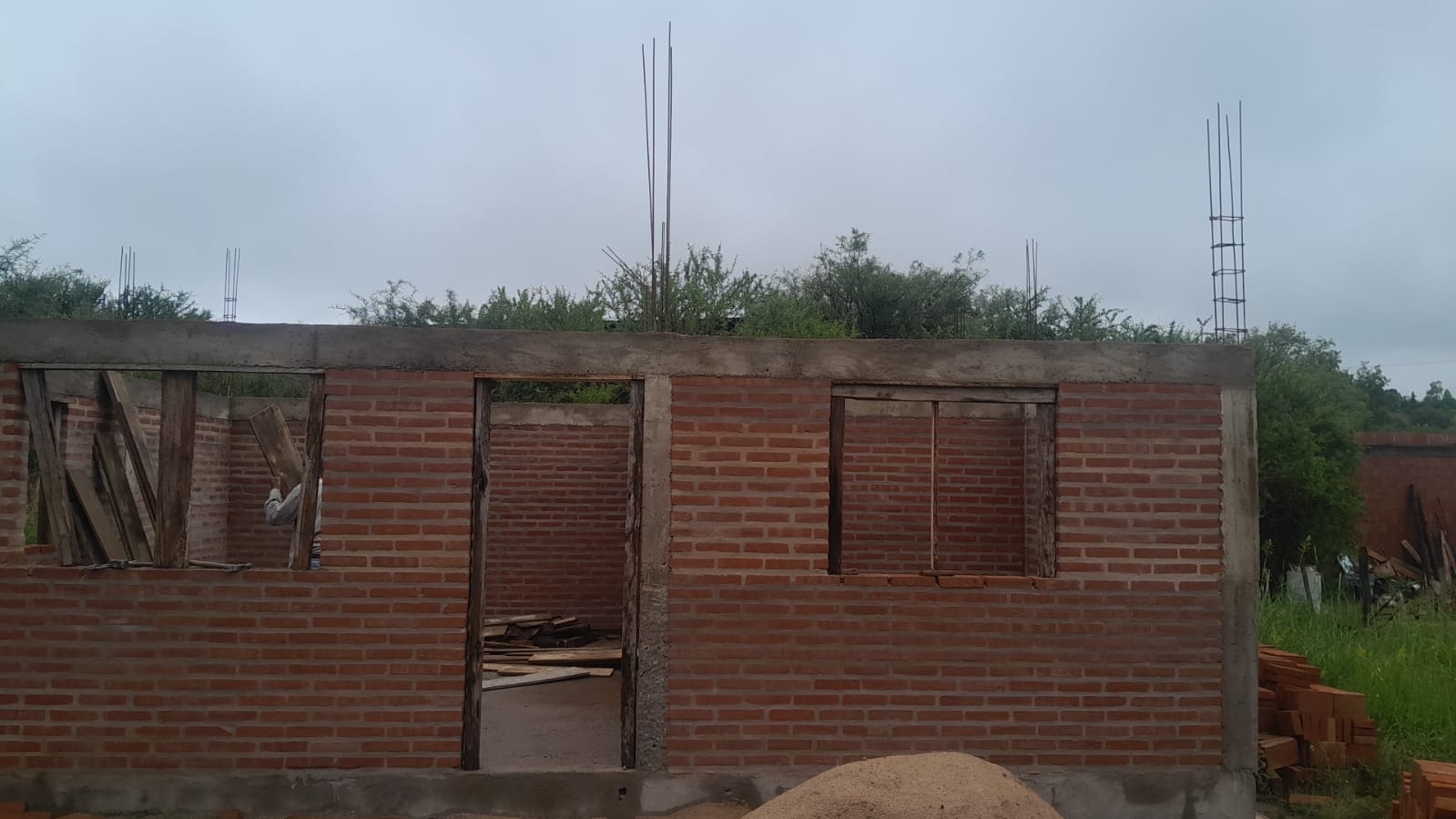 Construcción estructural de columnas y encadenado de hormigón en Los Hornillos
